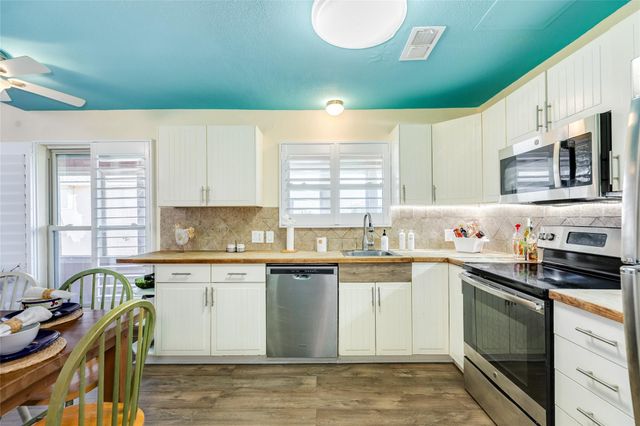 21216 Gulf Drive, Galveston, TX 77554