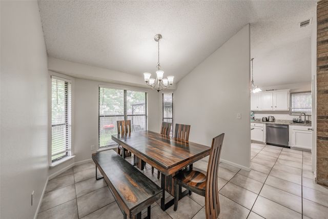 825 Ashmount Lane, Arlington, TX 76017