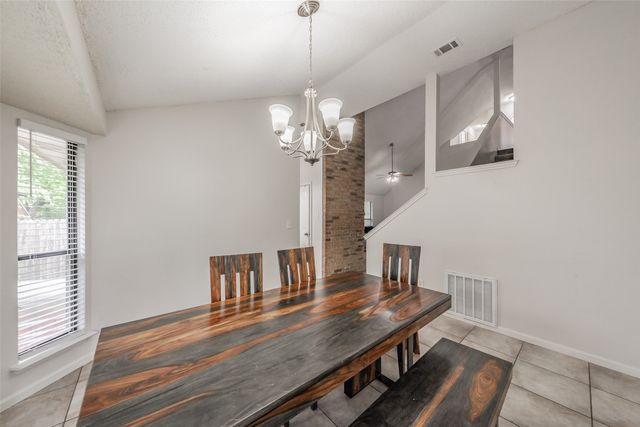 825 Ashmount Lane, Arlington, TX 76017