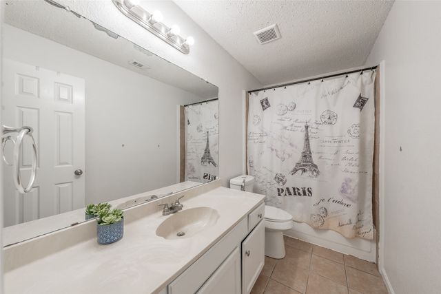 825 Ashmount Lane, Arlington, TX 76017