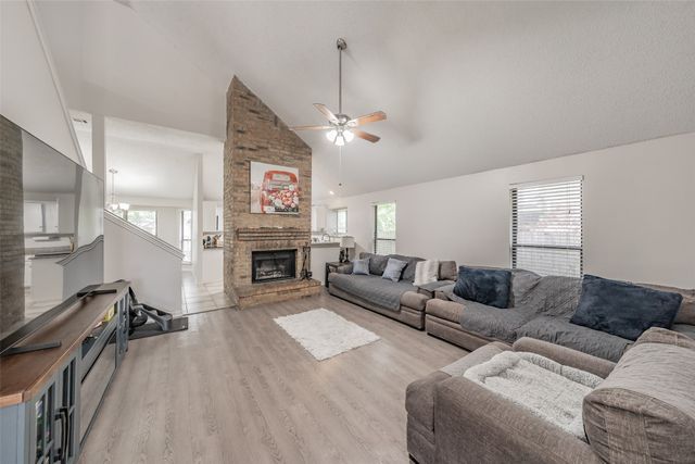 825 Ashmount Lane, Arlington, TX 76017