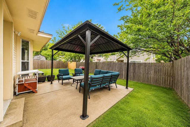 825 Ashmount Lane, Arlington, TX 76017