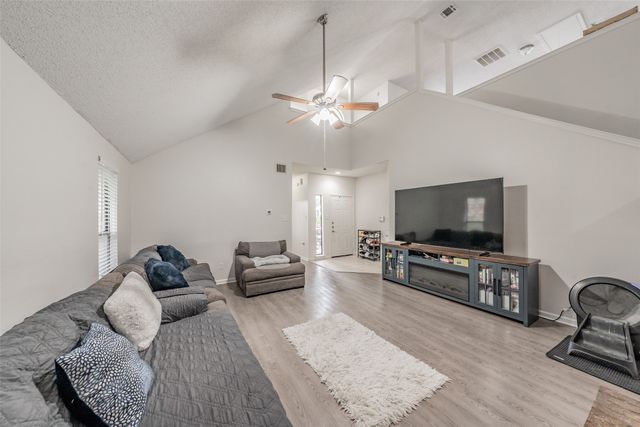 825 Ashmount Lane, Arlington, TX 76017