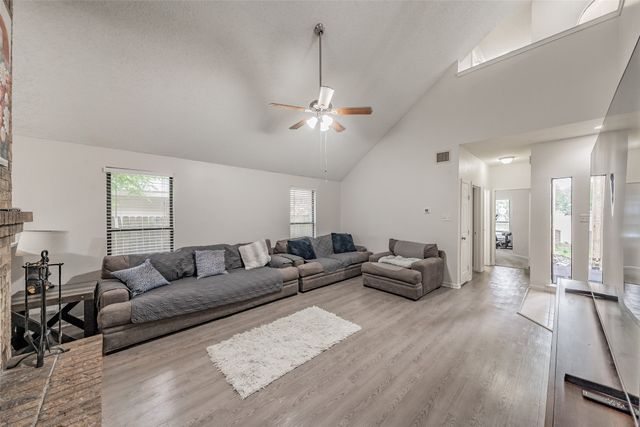 825 Ashmount Lane, Arlington, TX 76017