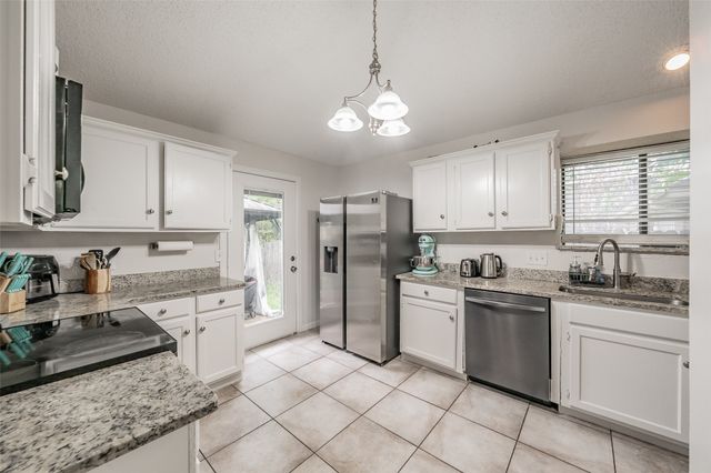 825 Ashmount Lane, Arlington, TX 76017
