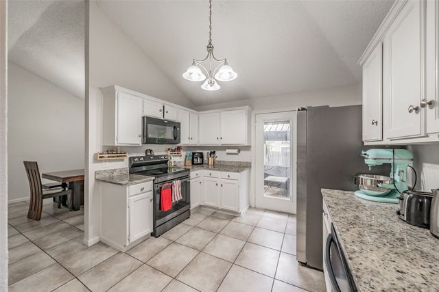 825 Ashmount Lane, Arlington, TX 76017