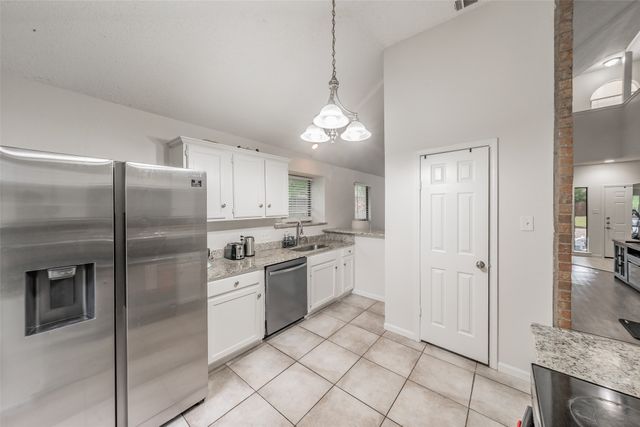 825 Ashmount Lane, Arlington, TX 76017