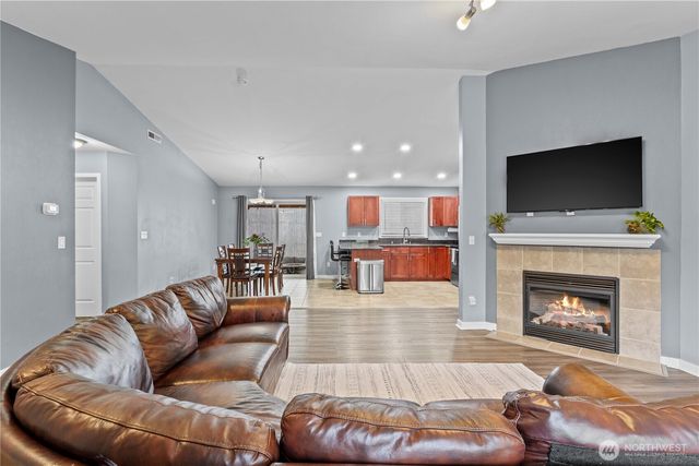 11831 93rd Avenue Ct E, Puyallup, WA 98373