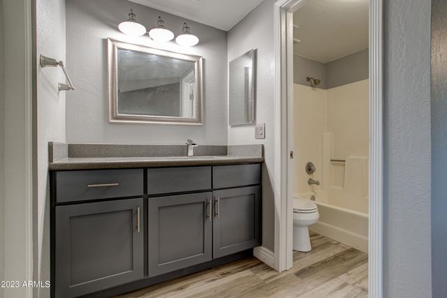 2215 W AUGUSTA Avenue 104, Phoenix, AZ 85021