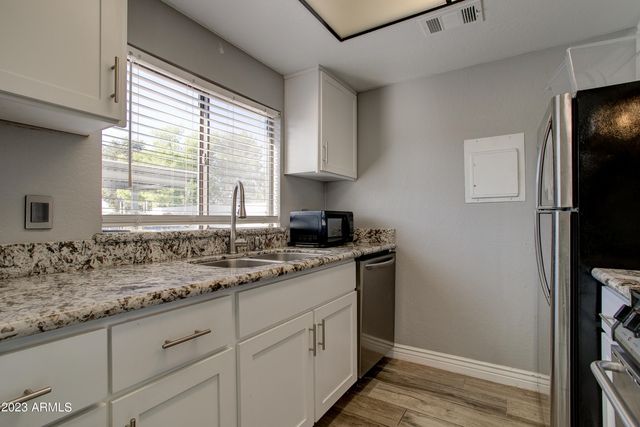 2215 W AUGUSTA Avenue 104, Phoenix, AZ 85021