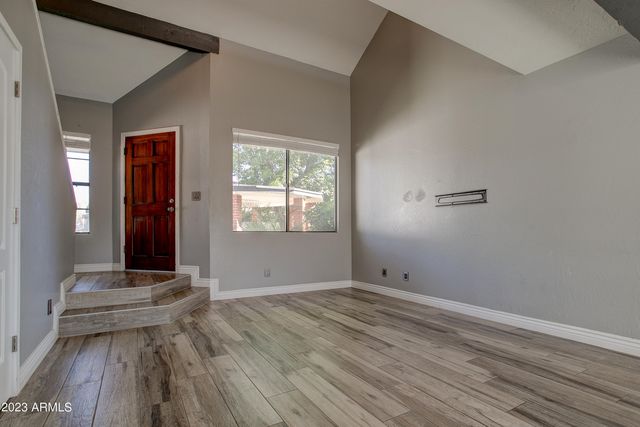 2215 W AUGUSTA Avenue 104, Phoenix, AZ 85021