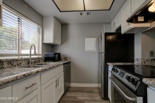 2215 W AUGUSTA Avenue 104, Phoenix, AZ 85021