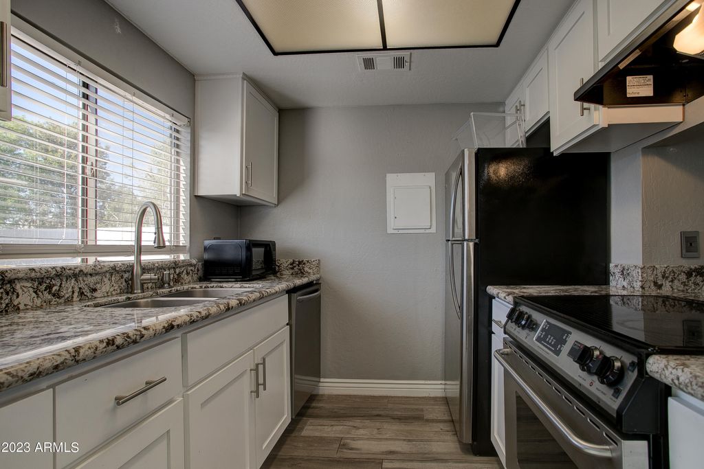 2215 W AUGUSTA Avenue 104, Phoenix, AZ 85021