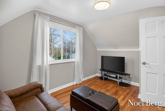 3474 Mccracken Street, Norton Shores City, MI 49441