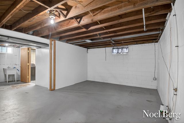 3474 Mccracken Street, Norton Shores City, MI 49441