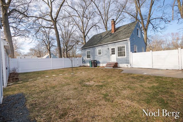 3474 Mccracken Street, Norton Shores City, MI 49441