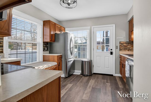 3474 Mccracken Street, Norton Shores City, MI 49441