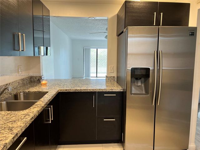 8879A Fontainebleau Blvd 105, Miami, FL 33172