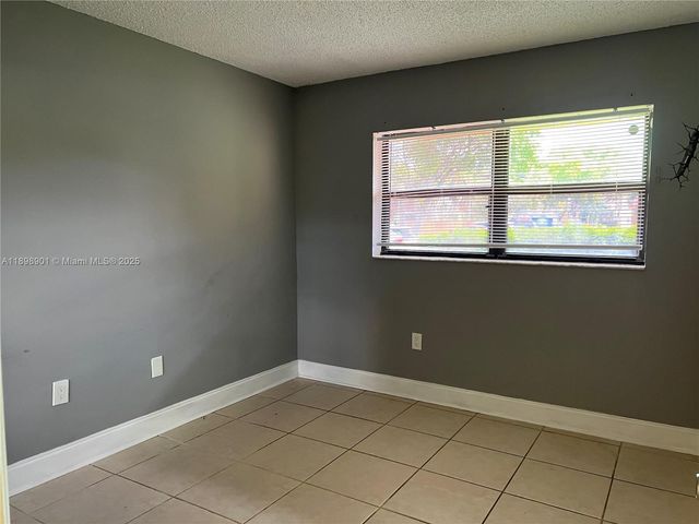 8879A Fontainebleau Blvd 105, Miami, FL 33172