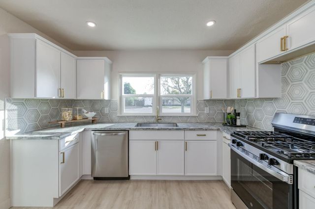 5561 E Indianapolis Avenue, Fresno, CA 93727