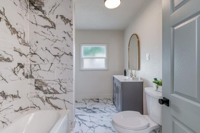 5561 E Indianapolis Avenue, Fresno, CA 93727