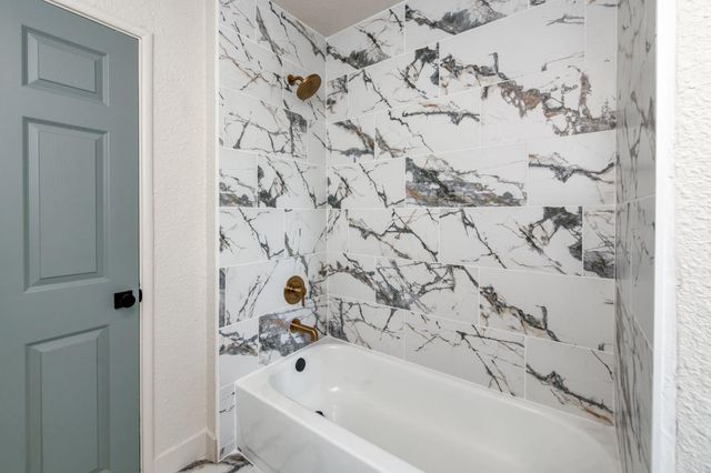 5561 E Indianapolis Avenue, Fresno, CA 93727