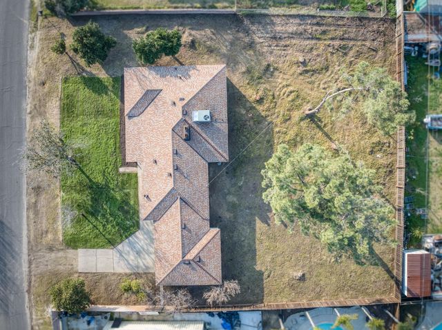 5561 E Indianapolis Avenue, Fresno, CA 93727