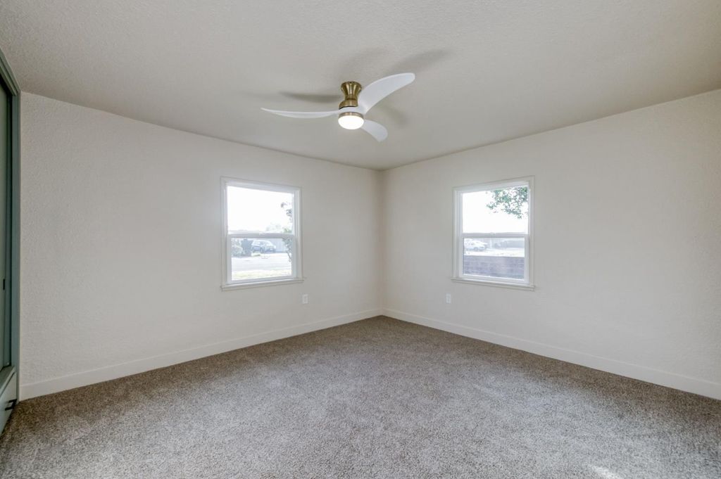 Image 12 of property listing at 5561 E Indianapolis Avenue, Fresno, CA 93727