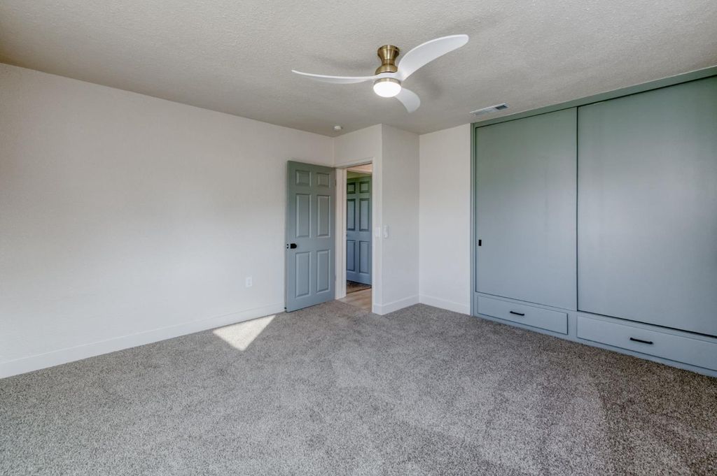 Image 14 of property listing at 5561 E Indianapolis Avenue, Fresno, CA 93727