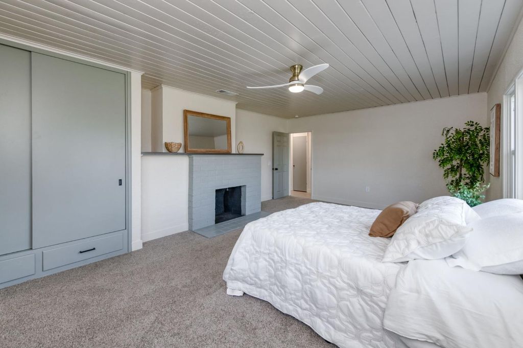 Image 16 of property listing at 5561 E Indianapolis Avenue, Fresno, CA 93727