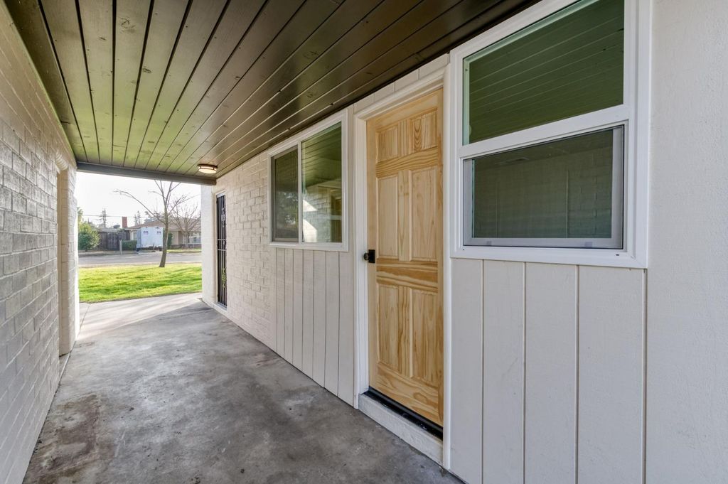 Image 23 of property listing at 5561 E Indianapolis Avenue, Fresno, CA 93727