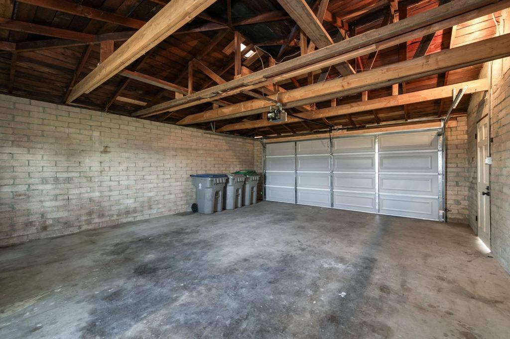 Image 26 of property listing at 5561 E Indianapolis Avenue, Fresno, CA 93727