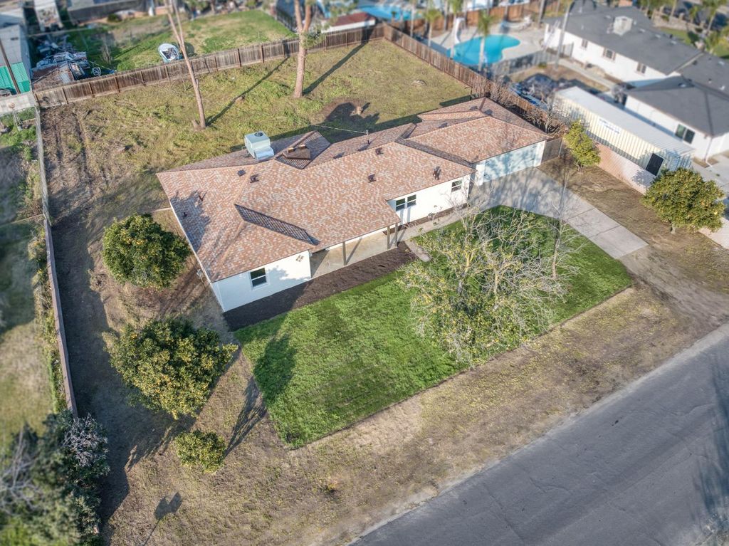 Image 30 of property listing at 5561 E Indianapolis Avenue, Fresno, CA 93727