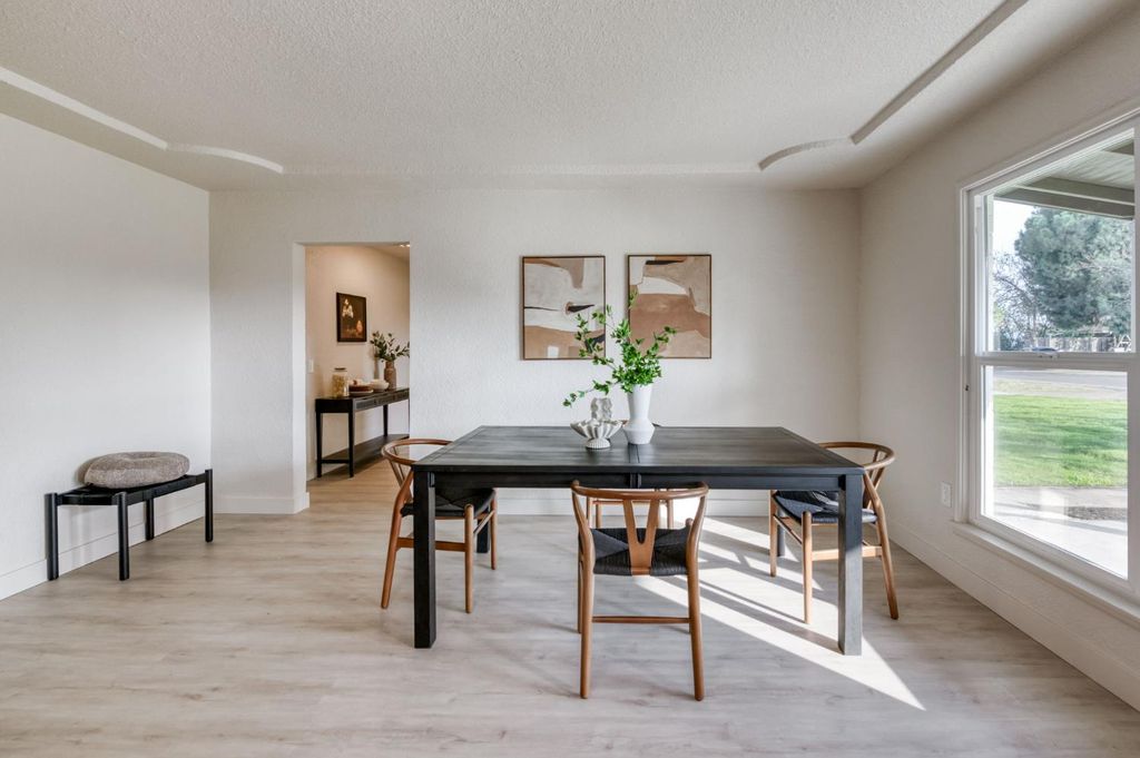 Image 5 of property listing at 5561 E Indianapolis Avenue, Fresno, CA 93727