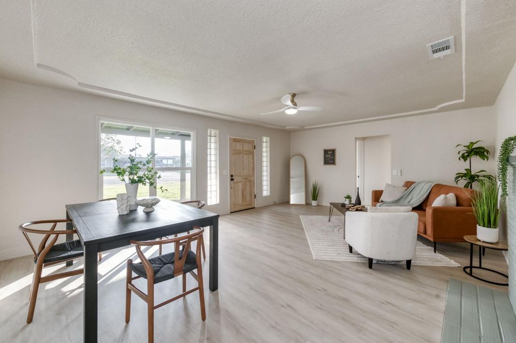 Image 6 of property listing at 5561 E Indianapolis Avenue, Fresno, CA 93727