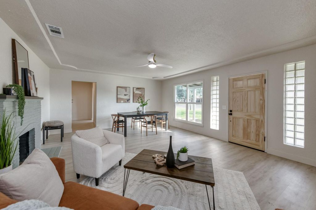 Image 7 of property listing at 5561 E Indianapolis Avenue, Fresno, CA 93727