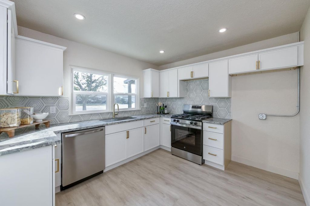 Image 9 of property listing at 5561 E Indianapolis Avenue, Fresno, CA 93727