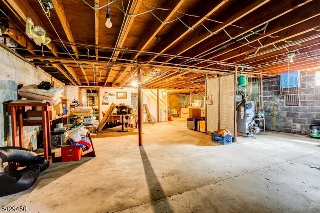 49 Frog Hollow Rd, Tewksbury Twp., NJ 07830