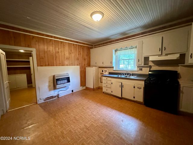 114 Rhodes Avenue, Windsor, NC 27983