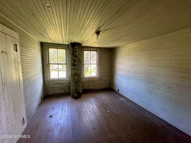 114 Rhodes Avenue, Windsor, NC 27983