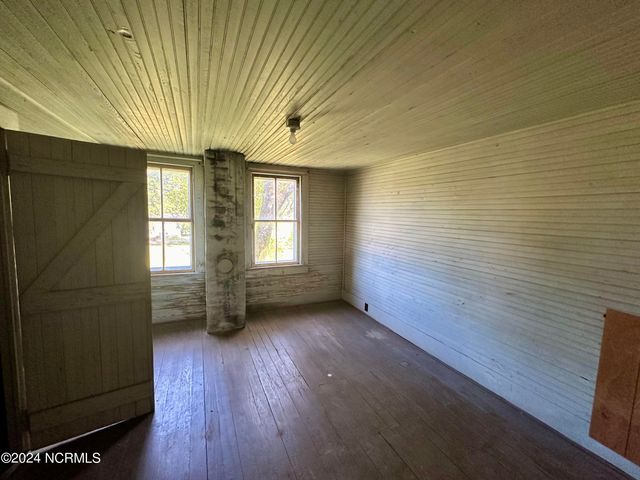 114 Rhodes Avenue, Windsor, NC 27983