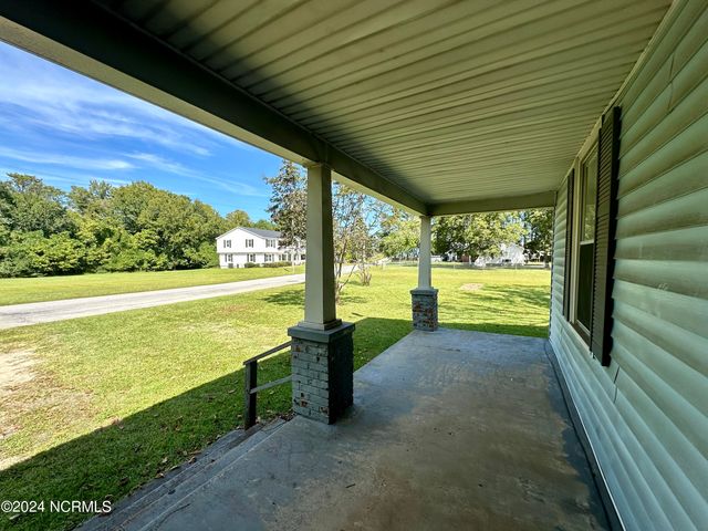 114 Rhodes Avenue, Windsor, NC 27983