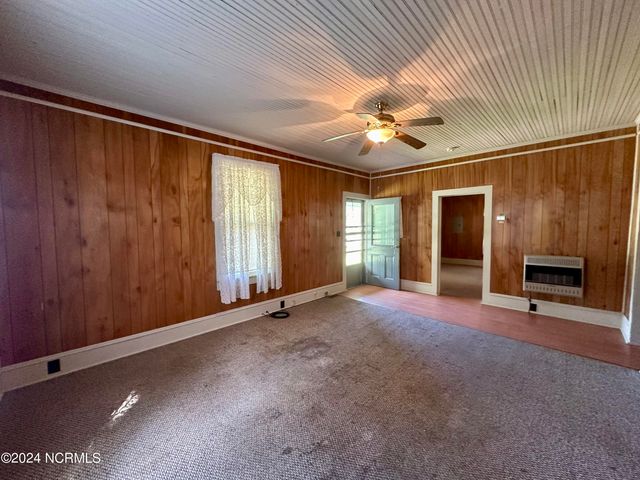 114 Rhodes Avenue, Windsor, NC 27983
