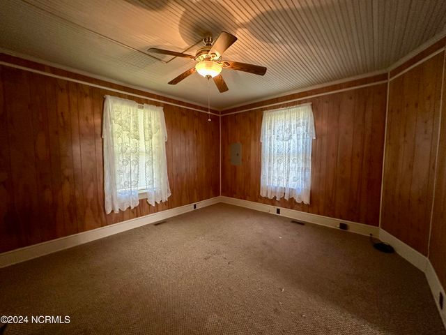114 Rhodes Avenue, Windsor, NC 27983
