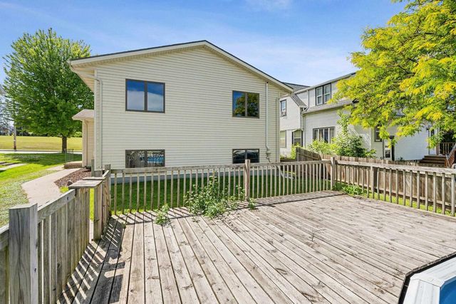 2009 S 10TH STREET, Manitowoc, WI 54220