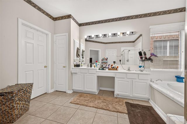 214 Kentwood Ridge Court, Sugar Land, TX 77479