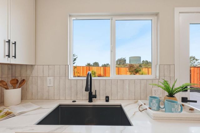 324 Glencourt Way, Pacifica, CA 94044