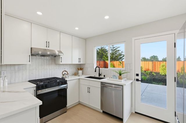 324 Glencourt Way, Pacifica, CA 94044