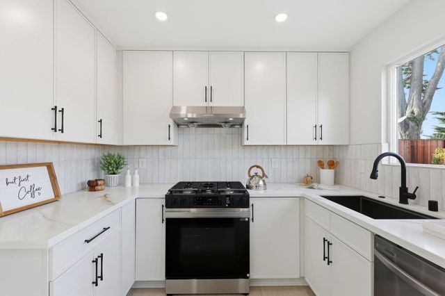 324 Glencourt Way, Pacifica, CA 94044