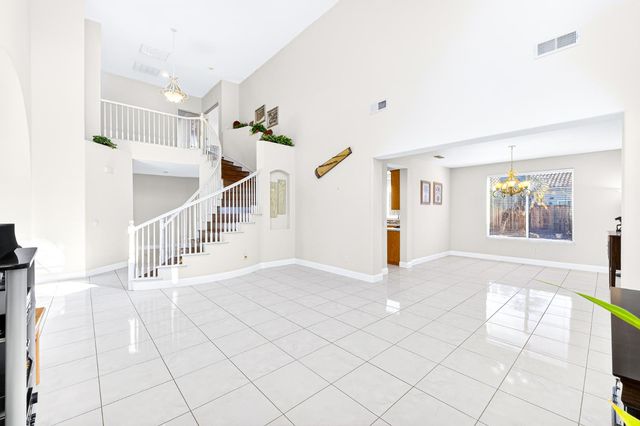 7905 Kawana Ct, Sacramento, CA 95829